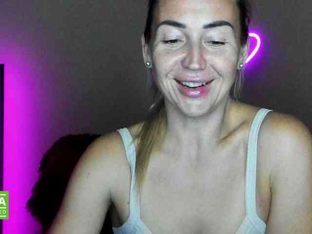 Jullyblondkiss webcam