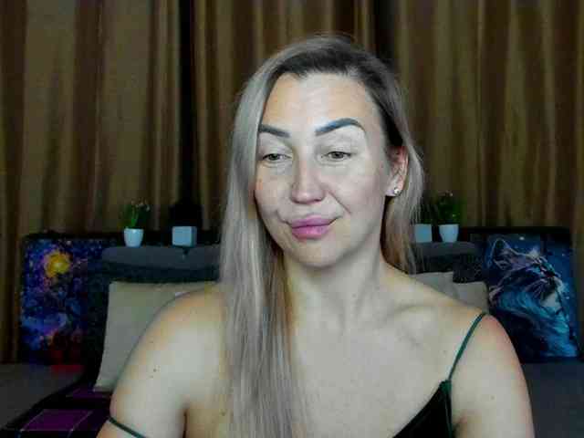 Jullyblondkiss webcam