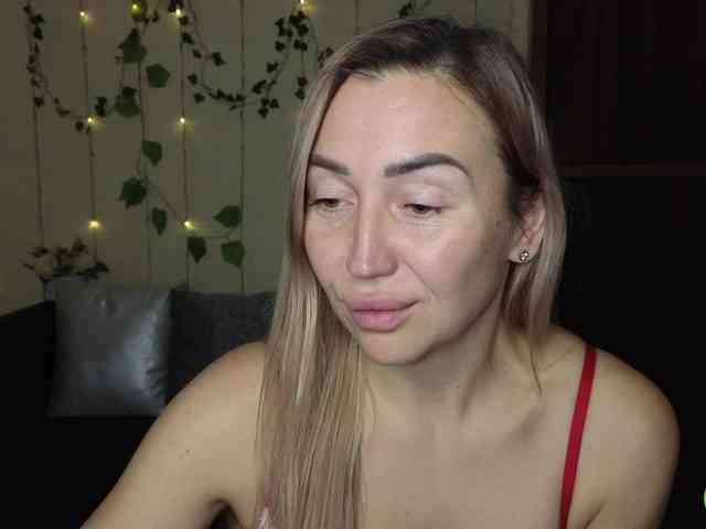 Jullyblondkiss webcam