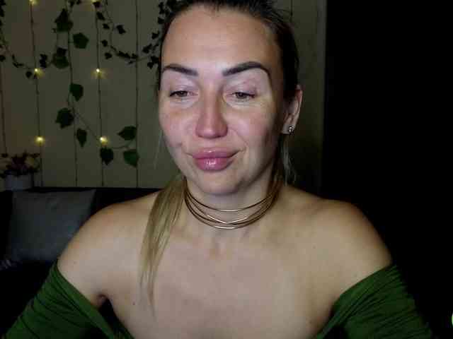 Jullyblondkiss webcam