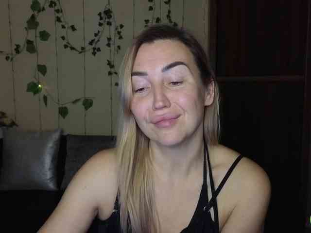 Jullyblondkiss webcam