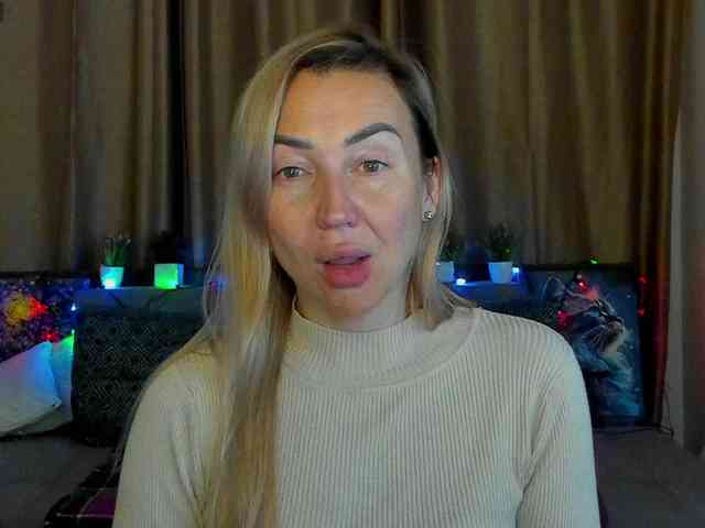 Jullyblondkiss webcam