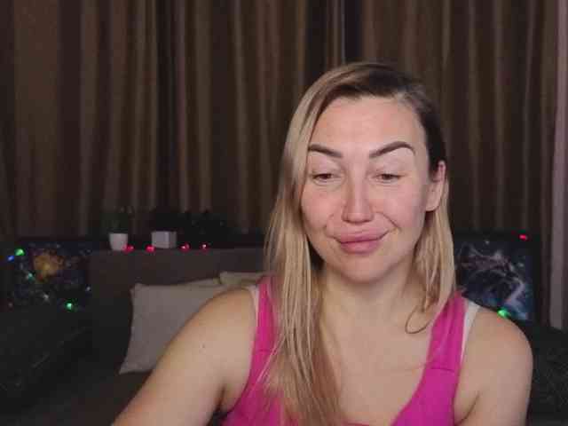 Jullyblondkiss webcam