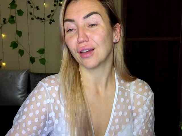 Jullyblondkiss webcam