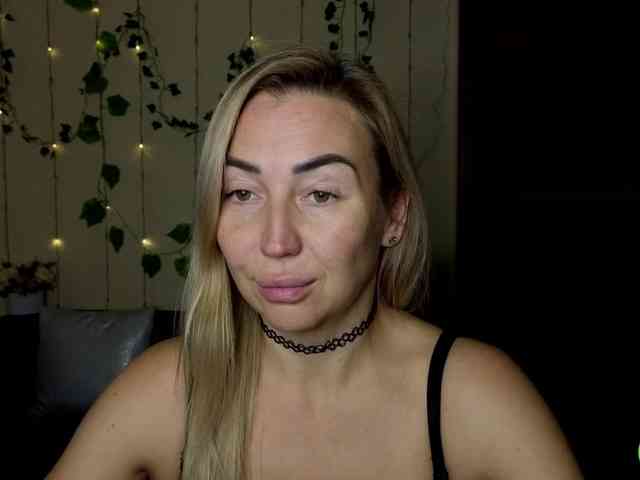 Jullyblondkiss webcam