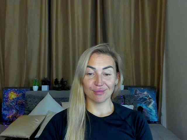 Jullyblondkiss webcam