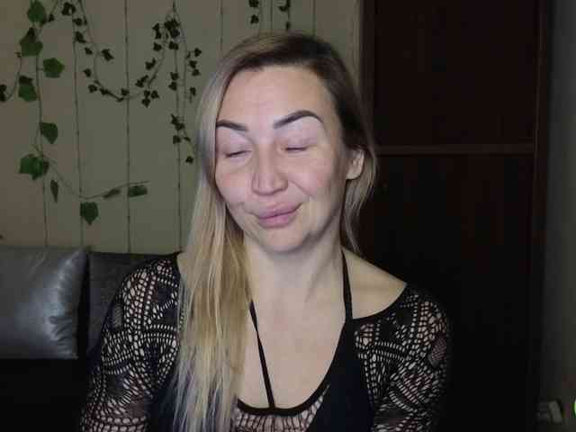 Jullyblondkiss webcam