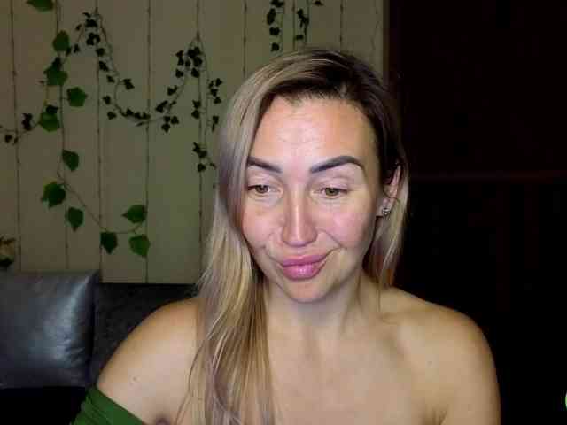 Jullyblondkiss webcam