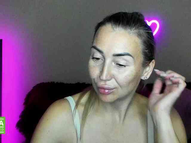Jullyblondkiss webcam