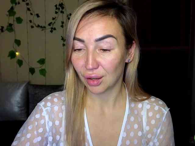 Jullyblondkiss webcam