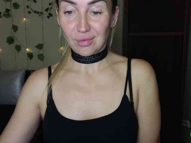 Jullyblondkiss webcam