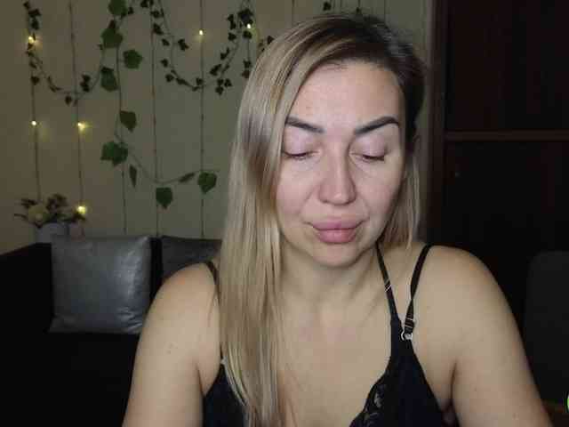 Jullyblondkiss webcam