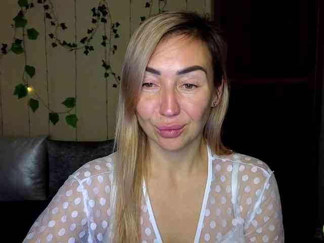 Jullyblondkiss webcam