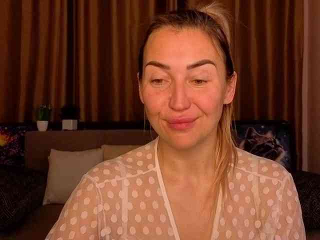 Jullyblondkiss webcam