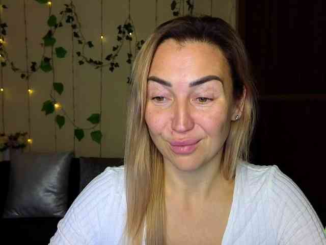 Jullyblondkiss webcam