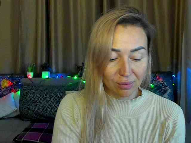 Jullyblondkiss webcam