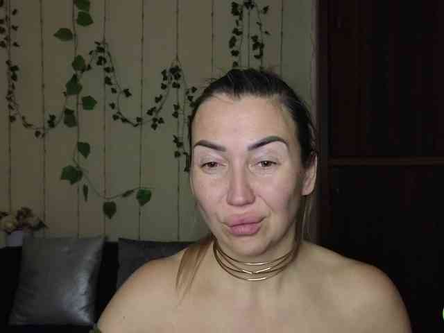 Jullyblondkiss webcam