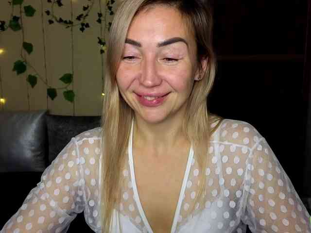 Jullyblondkiss webcam