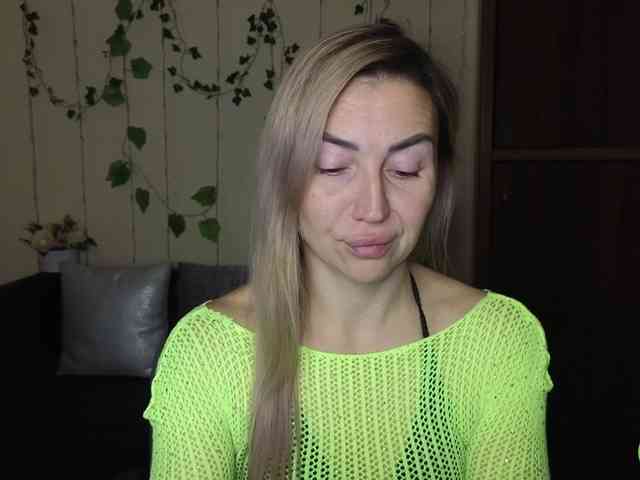 Jullyblondkiss webcam