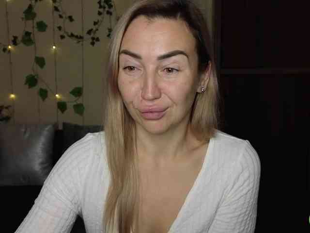 Jullyblondkiss webcam