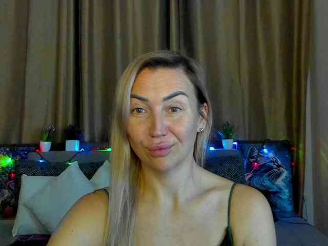 Jullyblondkiss webcam