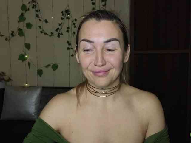 Jullyblondkiss webcam