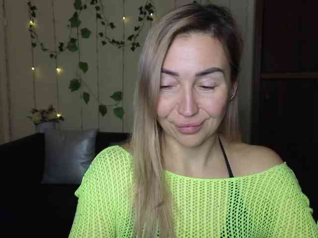 Jullyblondkiss webcam