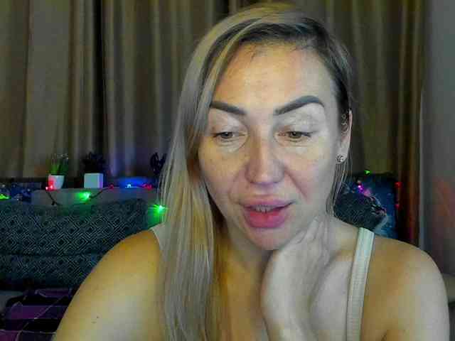 Jullyblondkiss webcam