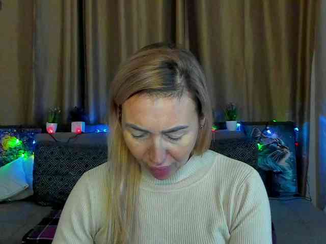 Jullyblondkiss webcam