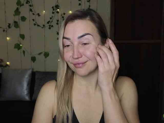 Jullyblondkiss webcam