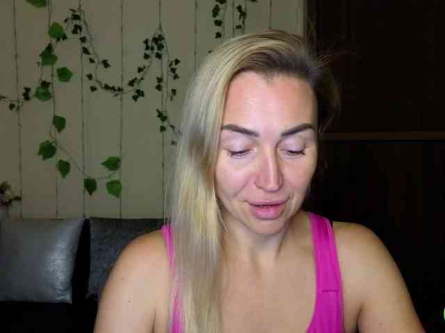 Jullyblondkiss webcam