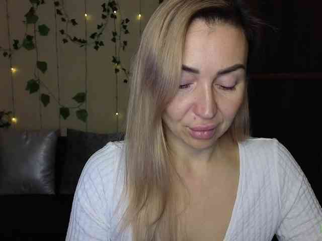 Jullyblondkiss webcam