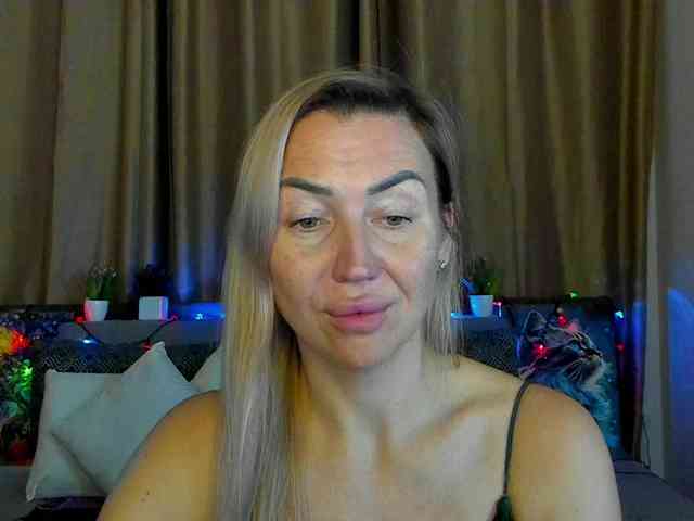 Jullyblondkiss webcam