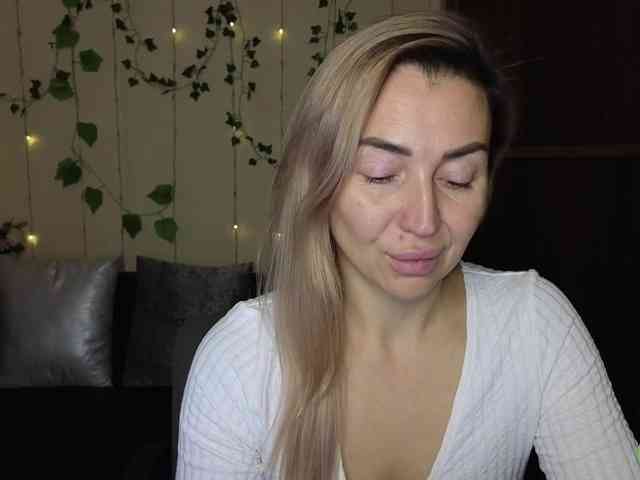 Jullyblondkiss webcam