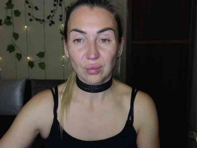 Jullyblondkiss webcam