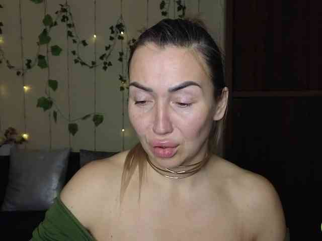 Jullyblondkiss webcam