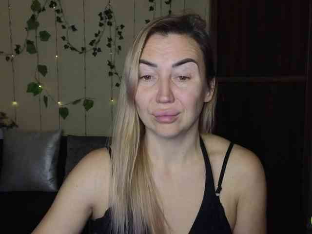 Jullyblondkiss webcam