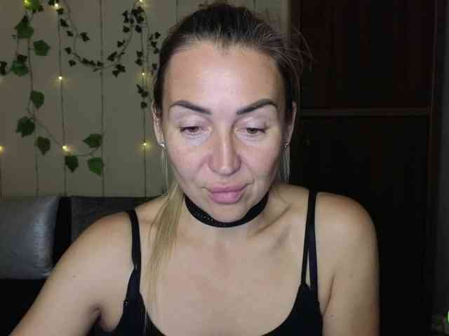 Jullyblondkiss webcam