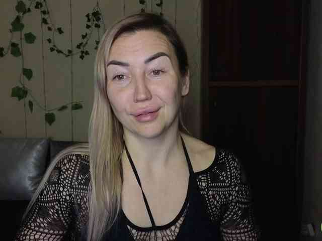 Jullyblondkiss webcam