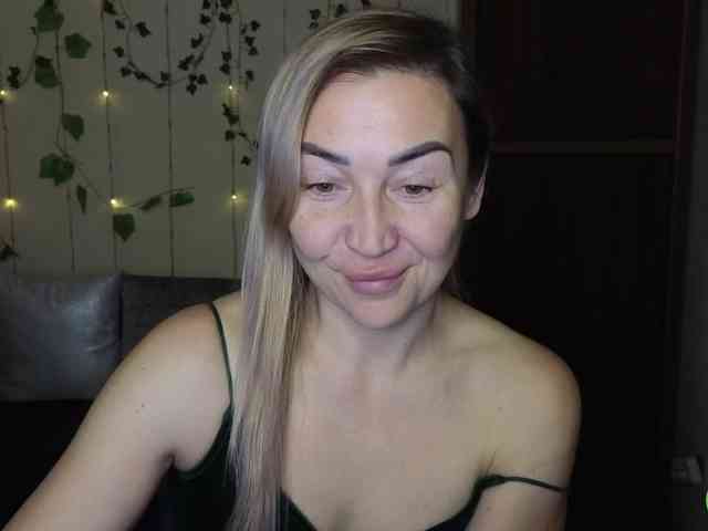 Jullyblondkiss webcam