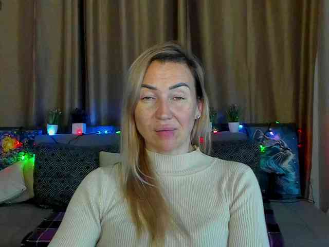 Jullyblondkiss webcam