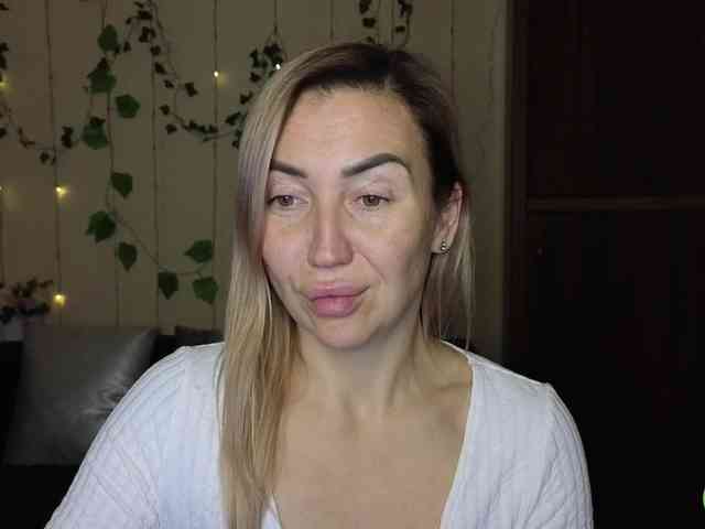 Jullyblondkiss webcam