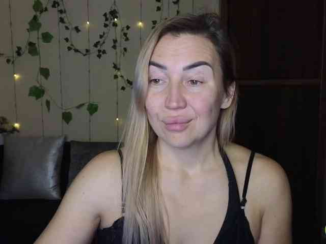 Jullyblondkiss webcam