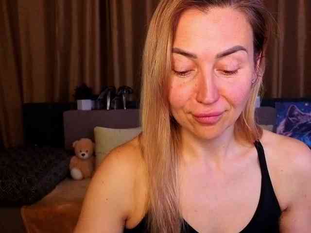 Jullyblondkiss webcam