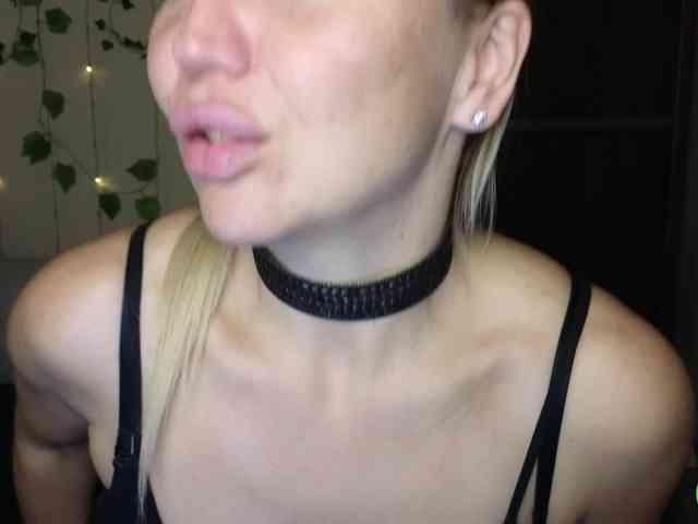 Jullyblondkiss webcam