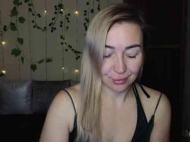 Jullyblondkiss webcam