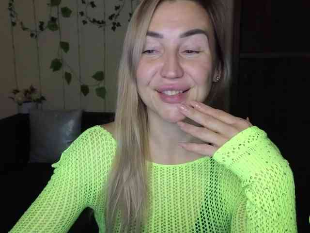 Jullyblondkiss webcam