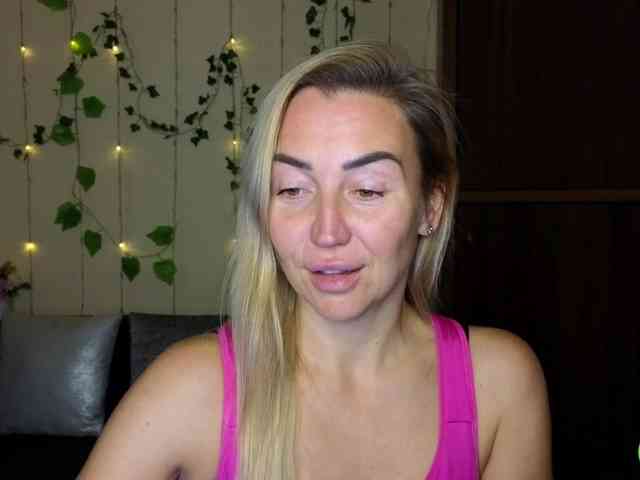 Jullyblondkiss webcam