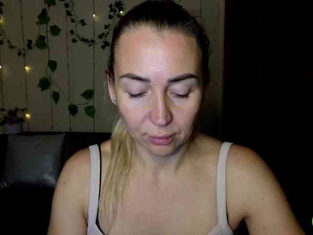 Jullyblondkiss webcam