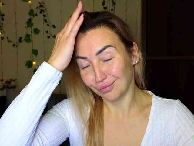 Jullyblondkiss webcam